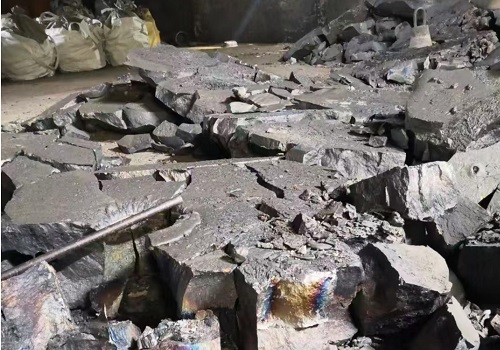 Cooled high carbon ferromanganese ingots ready for crushing into lump size 10-50mm